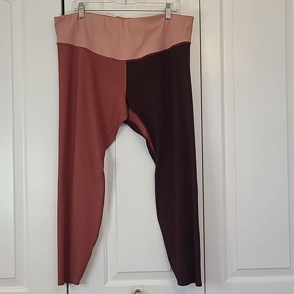Nike One Luxe Two Tone Mid-Rise Ribbed Leggings in Canyon Rust/Clear Size 2X - Picture 4 of 11